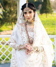 Load image into Gallery viewer, Silky