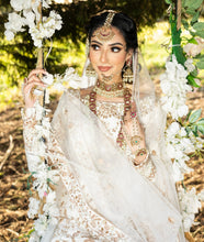 Load image into Gallery viewer, Silky